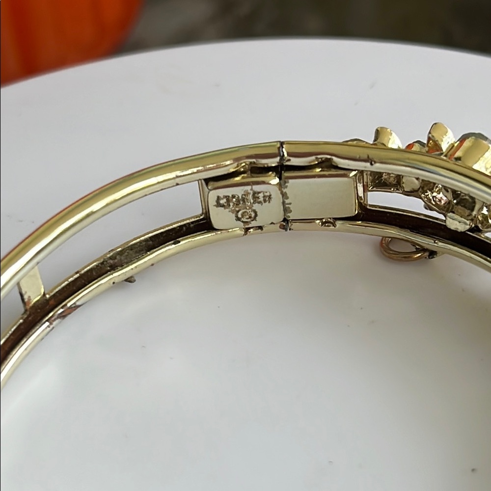 Vintage Lisner Gold and Green AB Bracelet - Picture 5 of 7